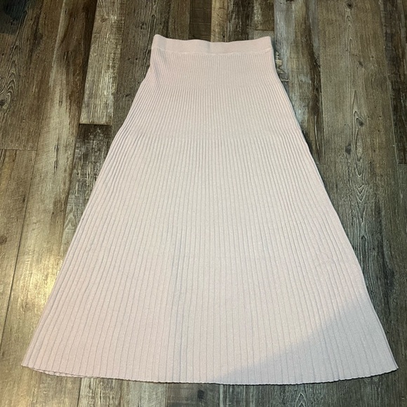360 Cashmere Katelyn Long Cashmere Skirt Nude Pink Medium - Picture 2 of 6